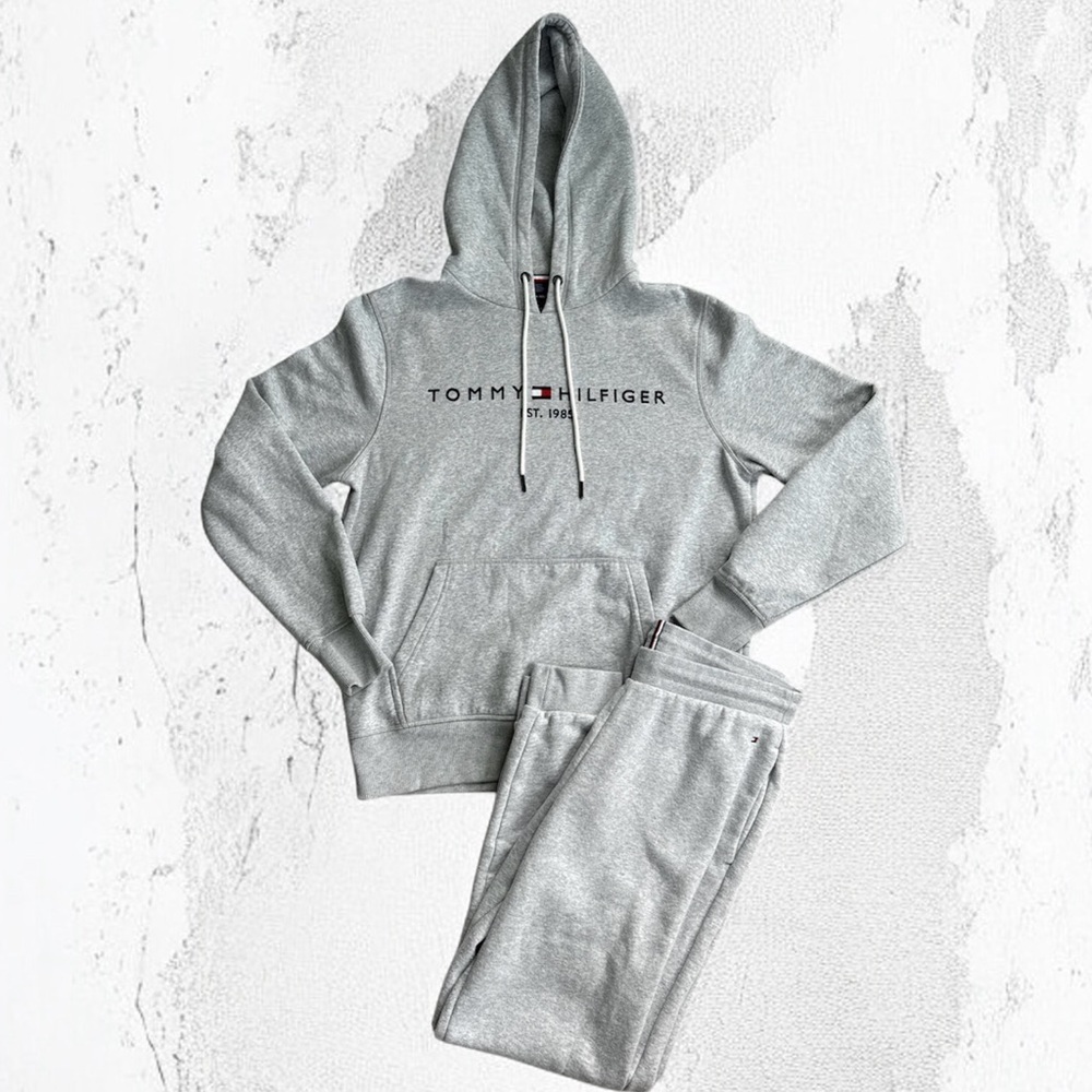 Tommy Hilfiger Women’s Gray Hooded Sweatshirt & Sweatpants Set – Size M